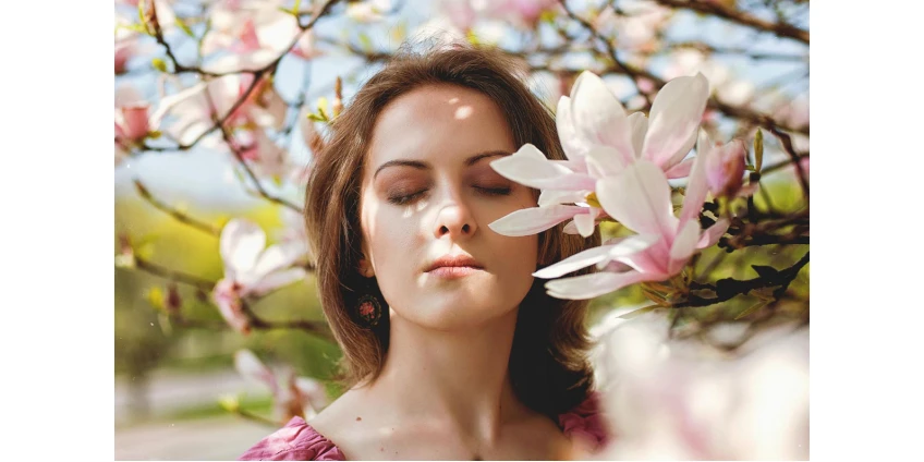 Wiosenne korzyści z terapii LED: jak światło odmładza i koi skórę