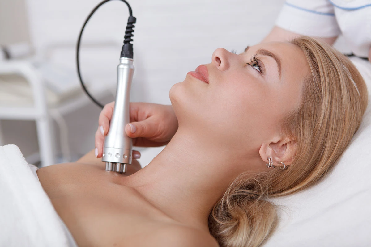 Lifting falami radiowymi i terapia ultradźwiękowa: lifting i jędrność bez operacji