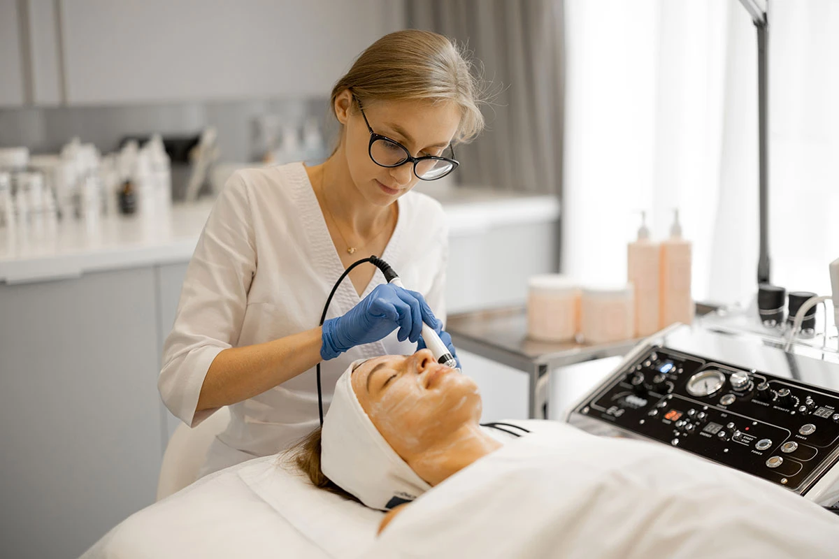 Co motywuje Cię do korzystania z sezonowych ofert i promocji?