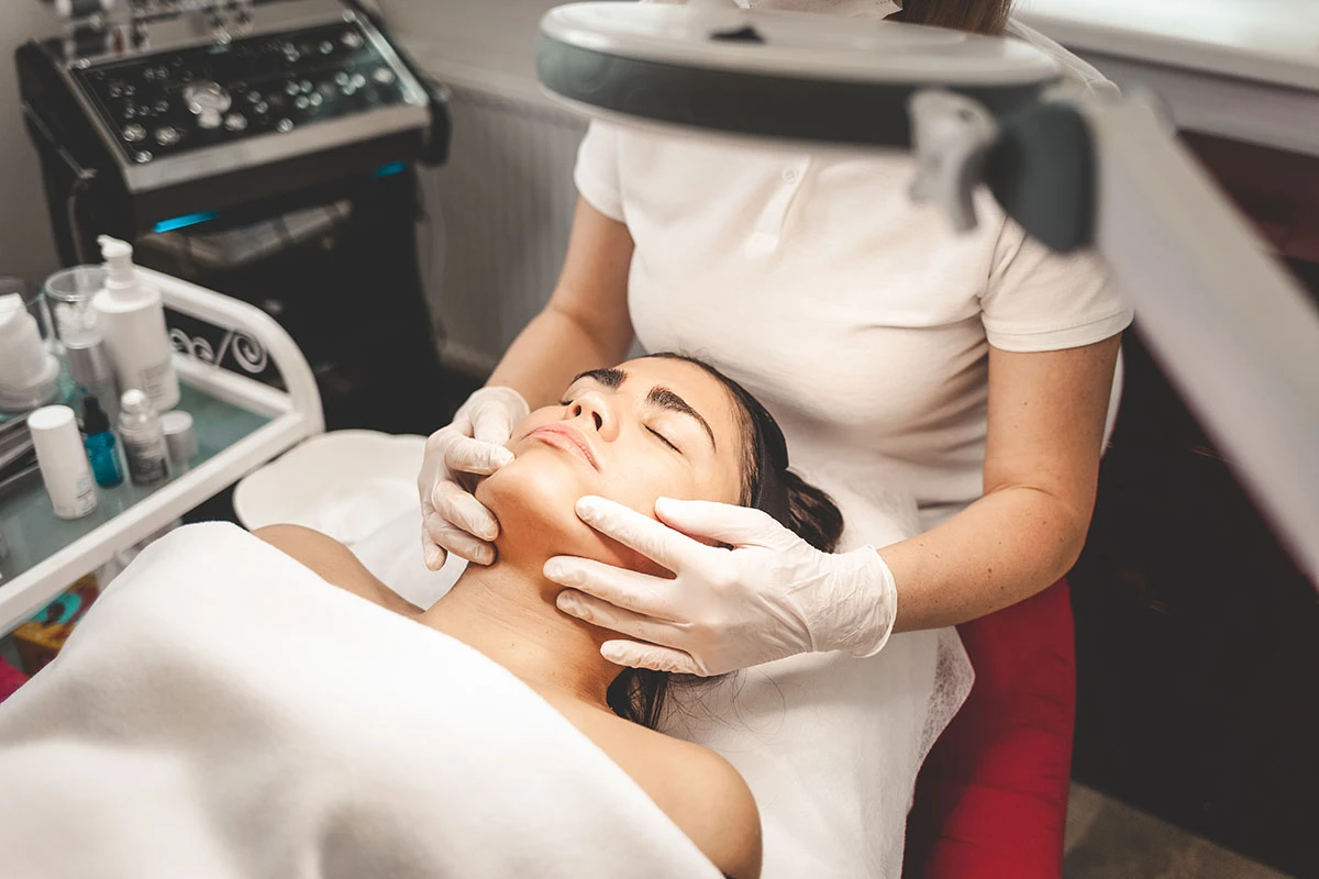 Redukcja przebarwień i wyrównanie kolorytu skóry