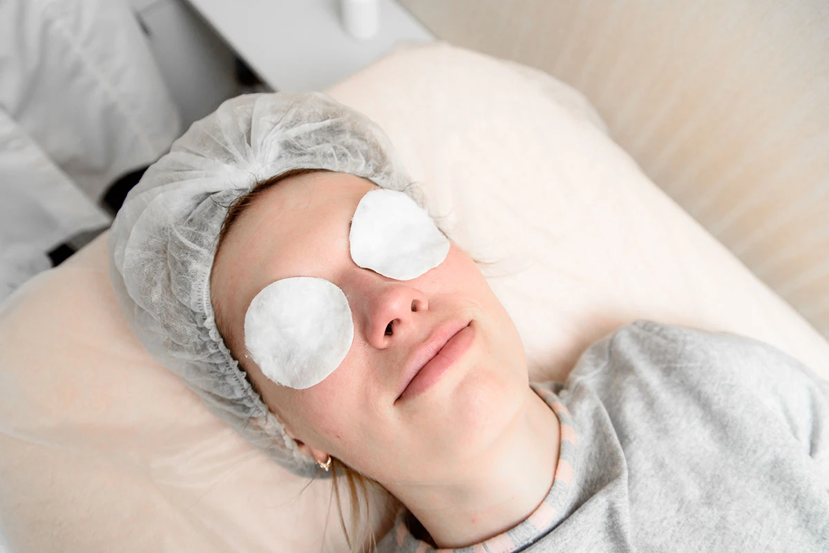 Czy można pozbyć się worków pod oczami w warunkach domowych