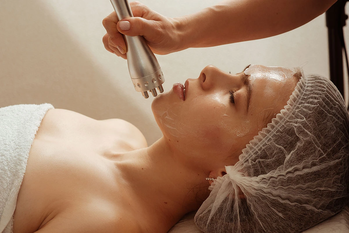 Popularne metody aparaturowe dla skóry wrażliwej